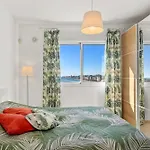 公寓 Just 1 Minute From The A117 *