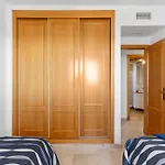 Just 1 Minute From The A117 公寓