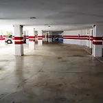 公寓 Just 1 Minute From The A117