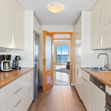 Apartment Just 1 Minute From The A117