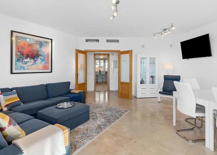 Just 1 Minute From The A117 * Fuengirola