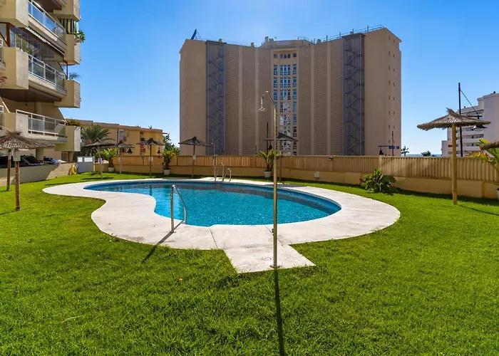 Apartment Just 1 Minute From The A117