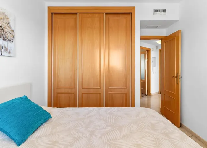 Just 1 Minute From The A117 *